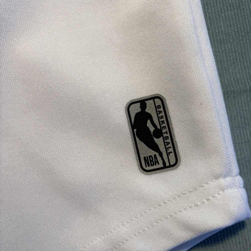 NBA Basketball Jersey Shirt Mens Medium White Blue Red Colorblock Logo V-Neck - Picture 7 of 10